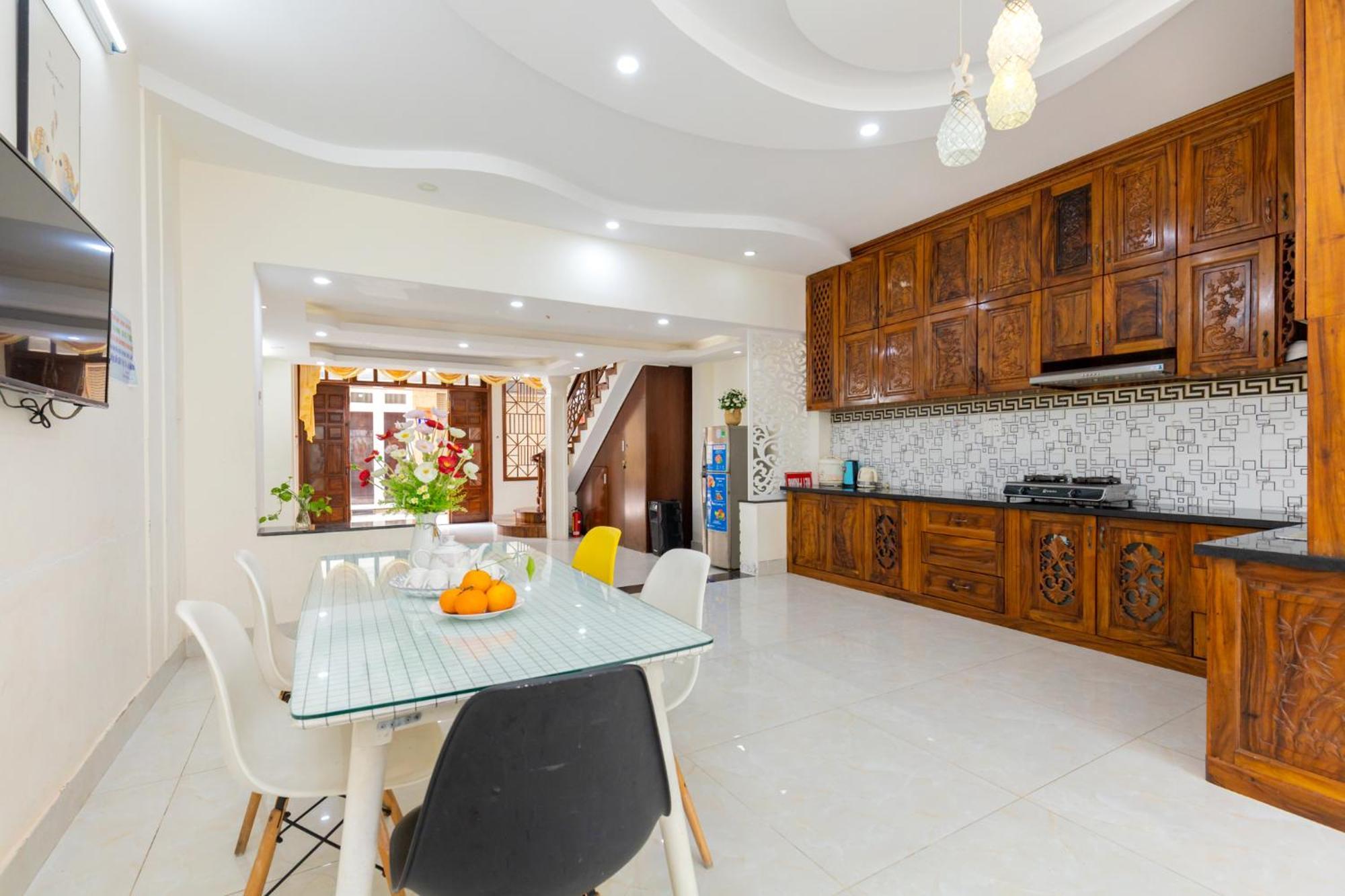Bai Sau - 5 Phong Ngu - 30 Vo Thi Sau - Free Karaoke Villa